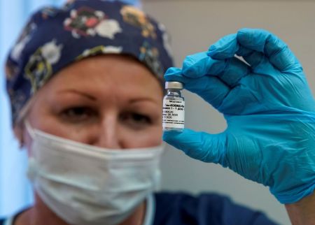 Ρωσία: Συμφωνία με AstraZeneca για ενισχυμένο εμβόλιο κατά του κορωνοϊού