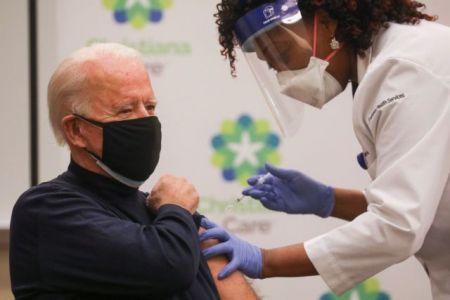 ΗΠΑ : Ο Τζο Μπάιντεν έκανε το εμβόλιο για τον κορωνοϊό