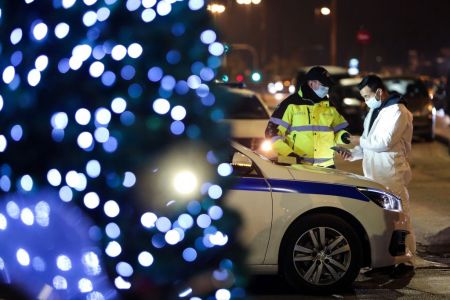 Lockdown : Εντολή να ελέγχονται οι μετακινήσεις μετά τις 22:15 τα Χριστούγεννα