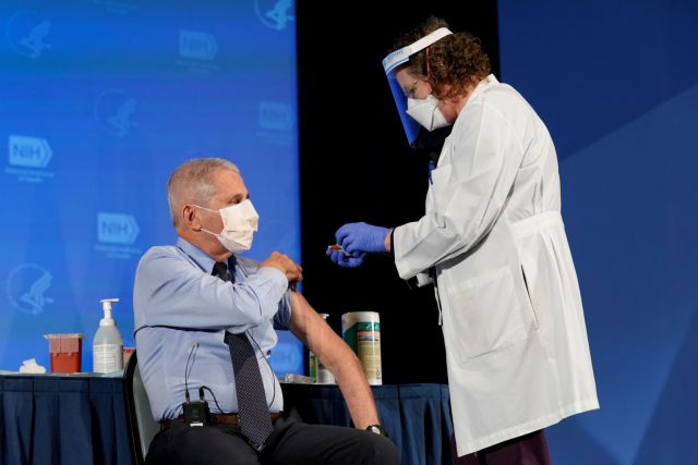 ΗΠΑ : Ο Φάουτσι έκανε δημόσια το εμβόλιο για τον κορωνοϊό