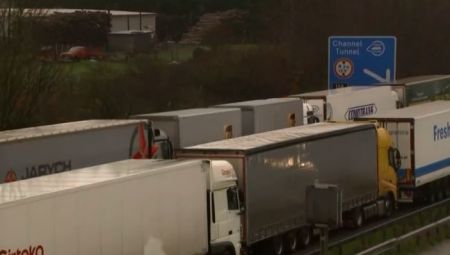 Μετάλλαξη κορωνοϊού – Βρετανία : Χάος σε αεροδρόμια και σούπερ μάρκετ