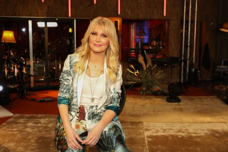 Νατάσα Θεοδωρίδου: «Η μουσική είναι παρέα και αυτό κάνουμε εμείς αύριο στο MEGA» | tovima.gr
