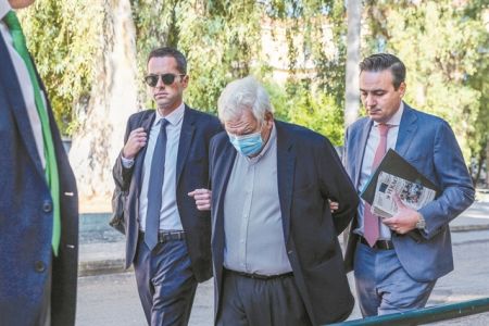 Το «σάπιο μήλο» της Folli Follie και η επιχείρηση συγκάλυψης