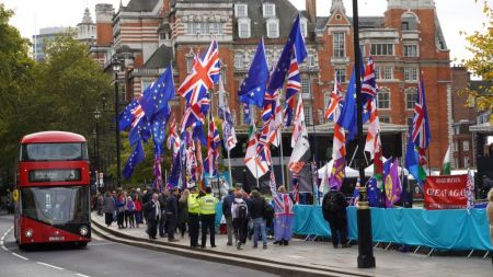 Brexit : Xαιρετίζουν τη συμφωνία Ευρωπαίοι και Βρετανοί πολιτικοί