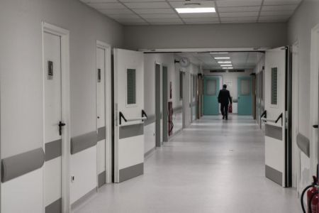 Κορωνοϊός : Συγκλονιστικό μήνυμα ασθενούς μέσα από το νοσοκομείο – «Προσέχετε γιατί γίνεται χαμός»