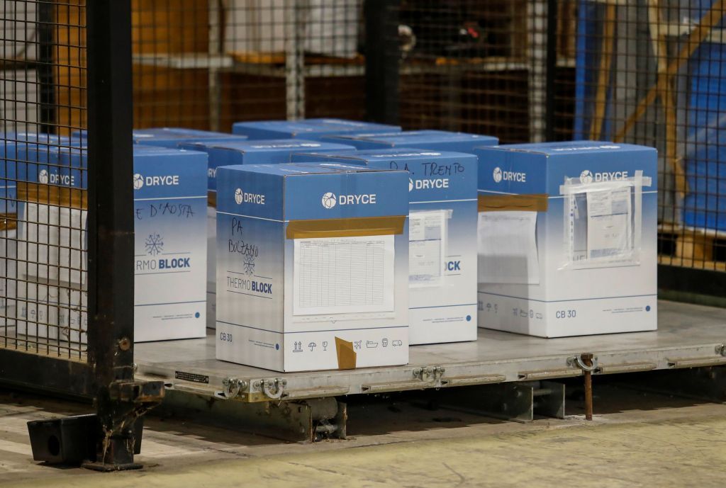 Κορωνοϊός : Στις ευρωπαϊκές χώρες τα πρώτα εμβόλια – Πότε ξεκινούν τους εμβολιασμούς