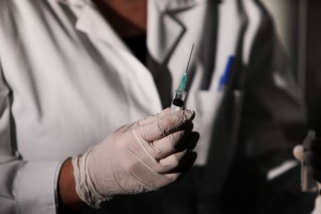 To MEGA στο «στρατηγείο» που θα κλείνονται τα ραντεβού για τα εμβόλια