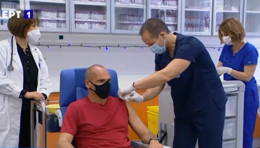 Κορωνοϊός : Εμβολιάστηκε ο γραμματέας του ΜέΡΑ25, Γιάνης Βαρουφάκης