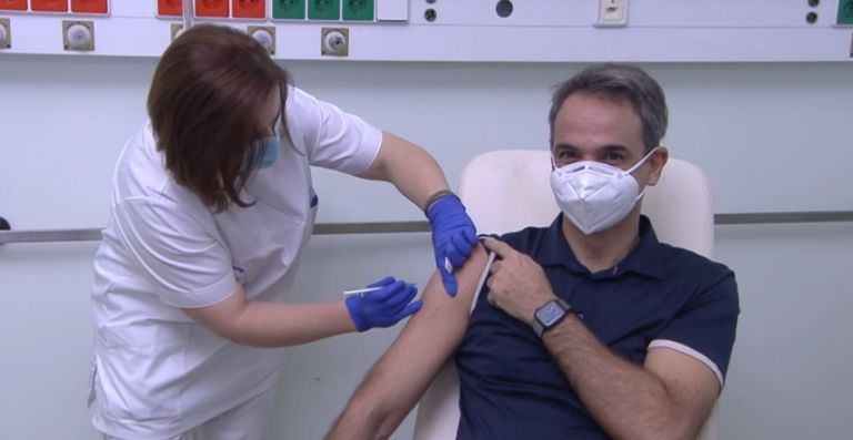 Κορωνοϊός : Εμβολιάστηκε ο πρωθυπουργός Κυριάκος Μητσοτάκης | tovima.gr