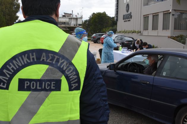 Harsh lockdown extended in Western Attica, Kozani