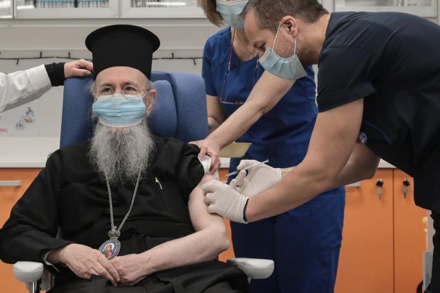 Κορωνοϊός : Εμβολιάστηκε και ο Μητροπολίτης Ναυπάκτου Ιερόθεος