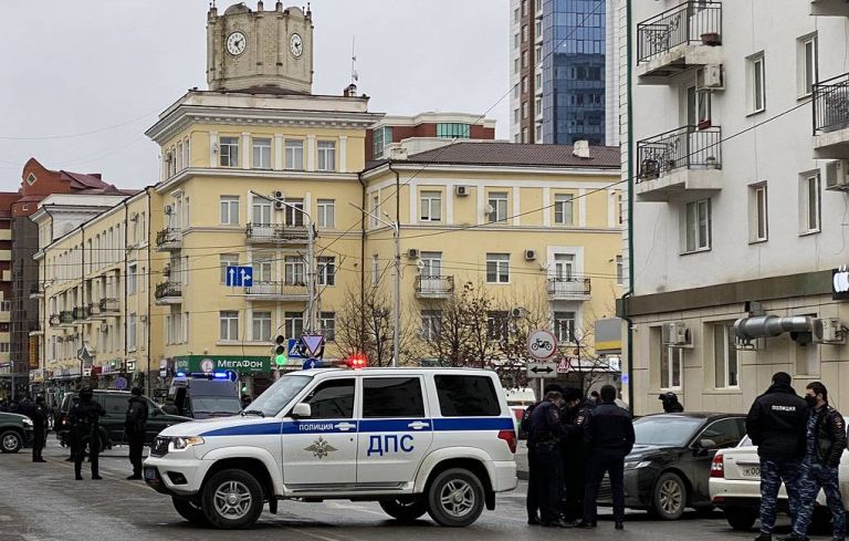 Ανταλλαγή πυροβολισμών στην Τσετσενία – Νεκροί 2 αστυνομικοί και ο δράστης | tovima.gr