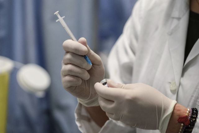 Εμβόλιο : Τι απαντά ο Κικίλιας για τον μη εμβολιασμό υγειονομικών στο Σωτηρία | tovima.gr