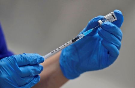 Κορωνοϊός : Τι λέει στο MEGA για το εμβόλιο γιατρός που νόσησε από τον ιό