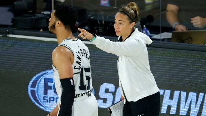Η Μπέκι Χάμον έγινε η πρώτη γυναίκα head coach στην ιστορία του NBA | tovima.gr