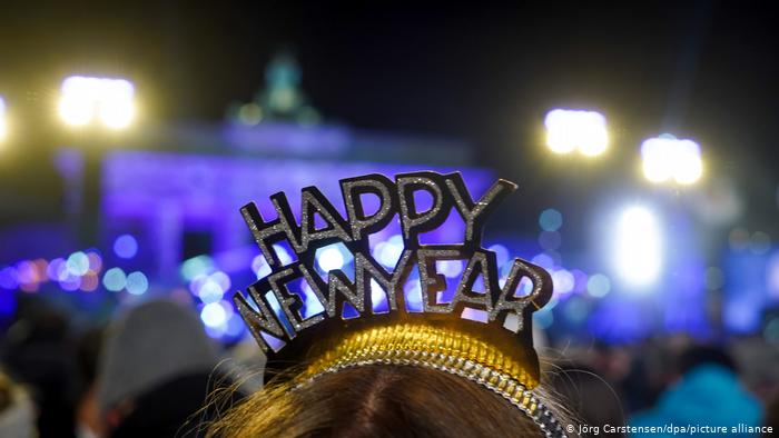 2021 : Παράξενη Πρωτοχρονιά – Όταν το ρολόι χτυπήσει μεσάνυχτα | tovima.gr