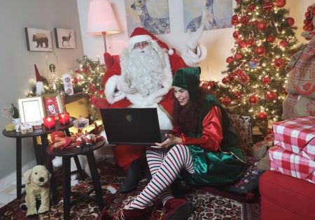 Πειραιάς : Ο Άγιος Βασίλης ήρθε ψηφιακά – Στιγμές χαράς για τα παιδιά