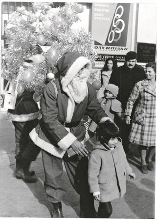 Παλατιανά κάλαντα, εξιλαστήρια χοιροσφάγια και καρπάθιες ευκήσεις