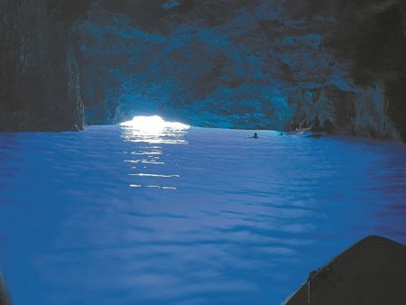 Η κρυμμένη γοητεία της Γαλάζιας Σπηλιάς