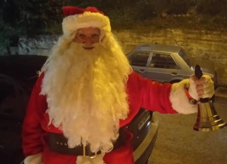 Λαμία: Πέθανε ο «Άη Βασίλης» της πόλης – Την ώρα που μοίραζε δώρα