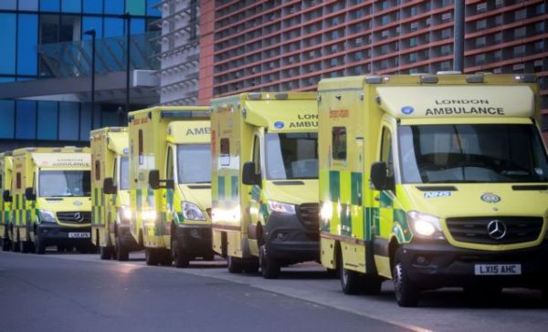 Κορωνοϊός – Βρετανία: Σε λειτουργία ξανά τα νοσοκομεία εκστρατείας – Κλείνουν σχολεία