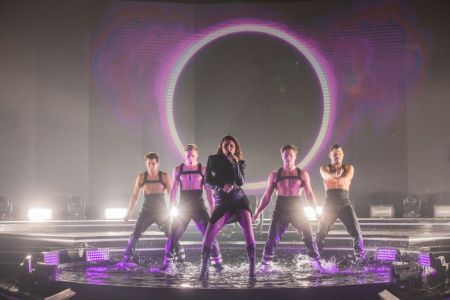 Εκρηκτική Έλενα Παπαρίζου με το καινούργιο της «Deja Vu»