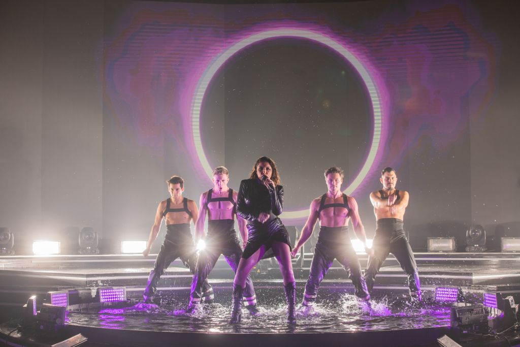 Εκρηκτική Έλενα Παπαρίζου με το καινούργιο της «Deja Vu»