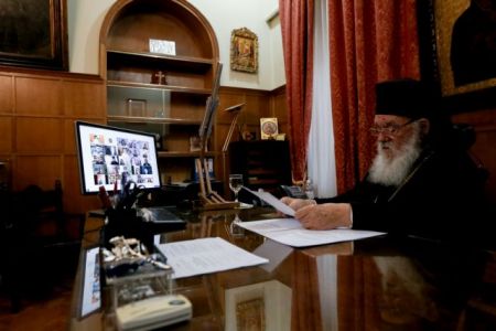 Εκκλησία: Εκτακτη ΔΙΣ μετά την απαγόρευση πιστών στον εορτασμό των Θεοφανίων