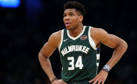 NBA : Το Top 10 της βραδιάς με τον Γιάννη στο νούμερο 6