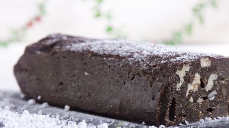 Κορμός με μελομακάρονα και καρύδια