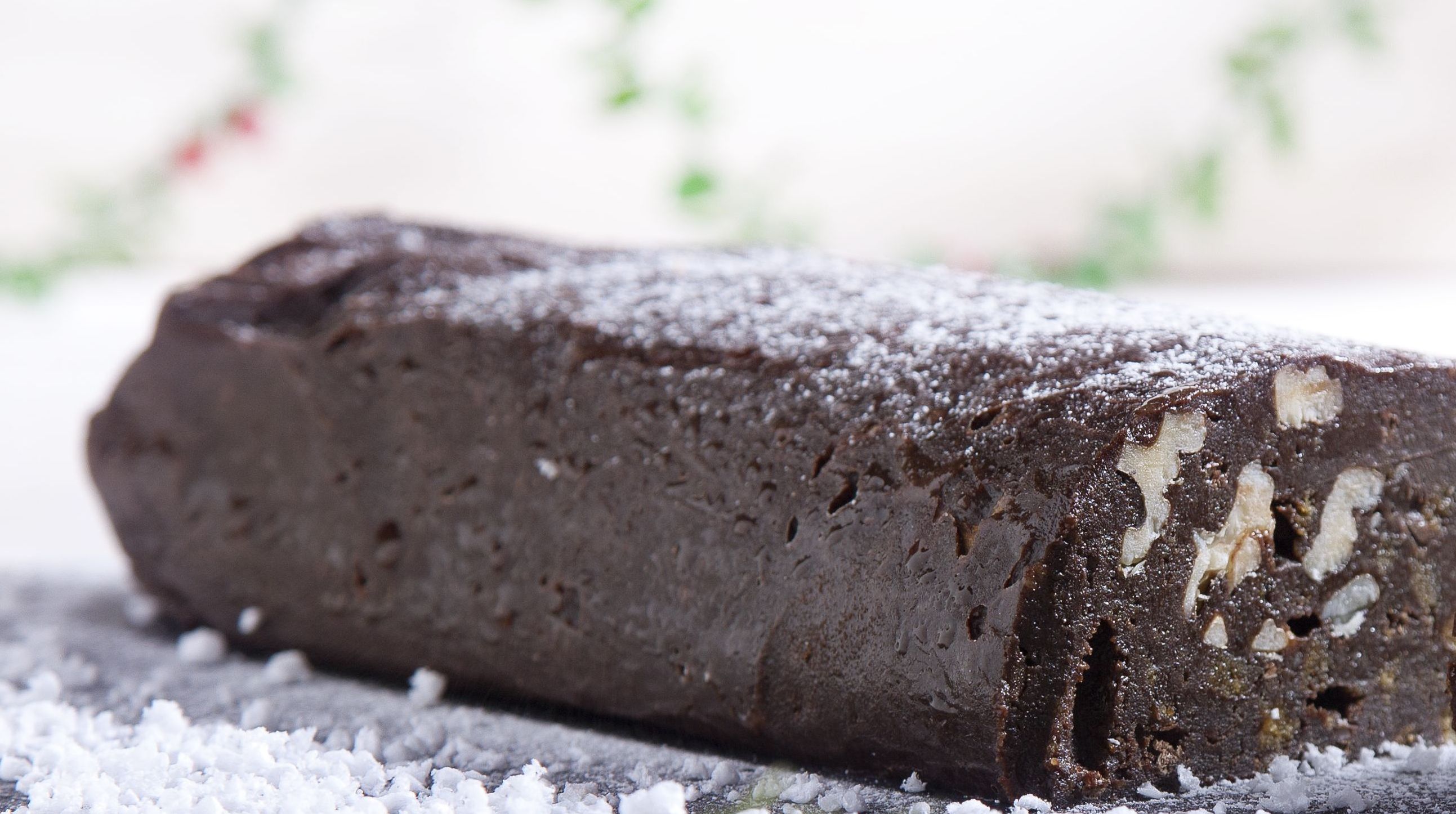 Κορμός με μελομακάρονα και καρύδια