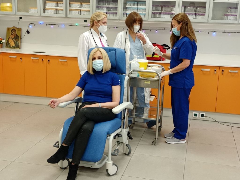 Εμβολιάστηκε η πρόεδρος του ΚΙΝΑΛ