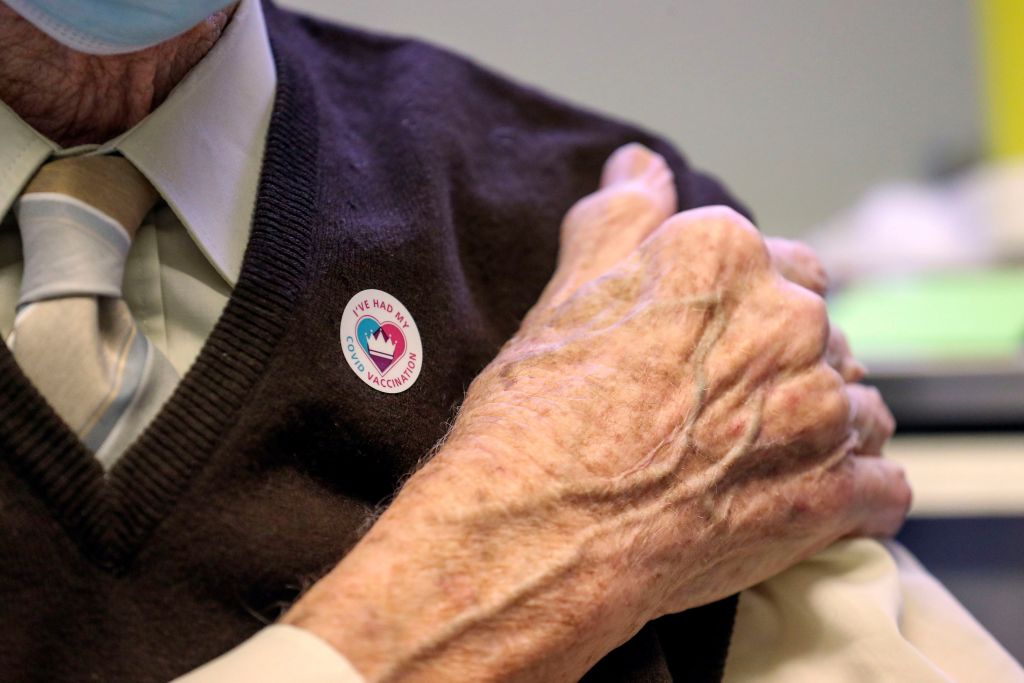 Βρετανία : Παππούς 91 ετών γίνεται viral με τις δηλώσεις του μετά το εμβόλιο