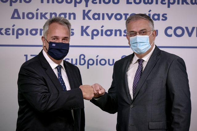 ΥΠΕΣ: Παρέδωσε στον Βορίδη ο Θεοδωρικάκος – Τι είπε για Μητσοτάκη