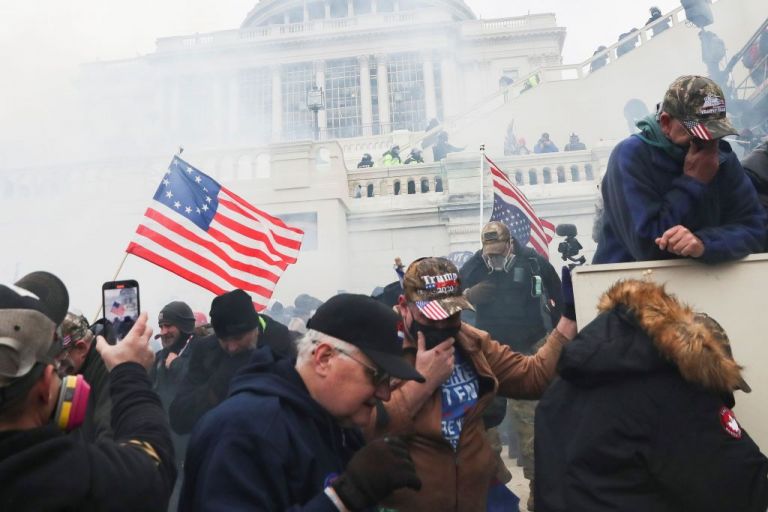 ΗΠΑ : Δείτε φωτογραφίες και βίντεο από την εισβολή στο Καπιτώλιο | tovima.gr