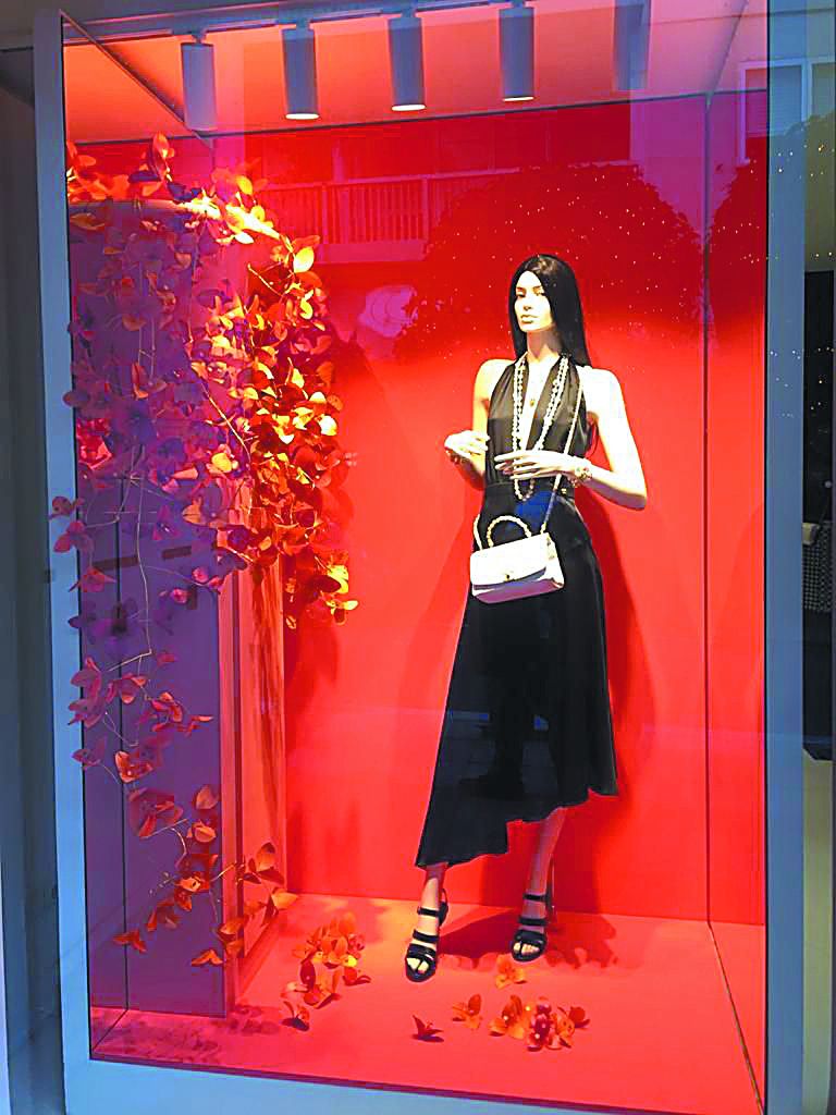 Πουτσίνι, μπουζουκλερί, Chanel φόρεμα…