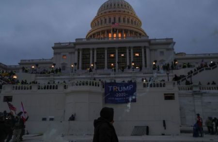 ΗΠΑ : Eκκενώθηκε το Καπιτώλιο – Επέκταση των επεισοδίων σε έξι πολιτείες
