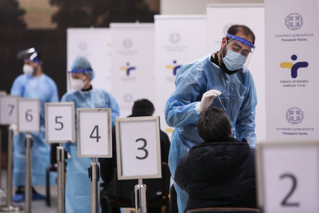 Ευρωπαϊκό Κέντρο Ελέγχου Νοσημάτων: Κάτω από 4% το ποσοστό θετικότητας κορωνοϊού στην Ελλάδα