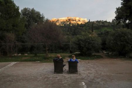 Κορωνοϊός : Μπροστά στο τρίτο κύμα – Καμπανάκι ειδικών, ανησυχία για την πίεση στις ΜΕΘ