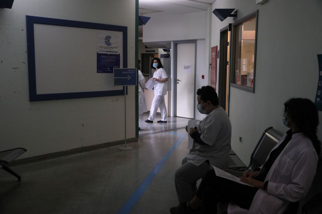 Κοροναϊός: Η ανησυχία για το τρίτο κύμα, η πρωτοβάθμια υγεία και το εμβόλιο