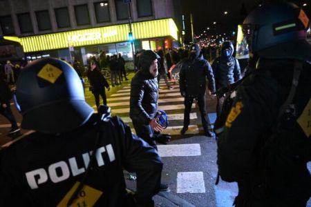 Κορωνοϊός – Δανία : Επεισόδια και συλλήψεις σε διαδηλώσεις κατά των μέτρων