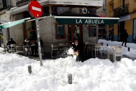 Ισχυρή χιονοθύελλα στην Ισπανία – Αποκλεισμένη η Μαδρίτη