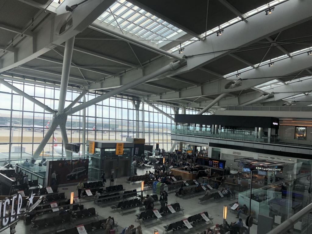 Κορωνοϊός – Βρετανία: Πτώση 73% της επιβατικής κίνησης στο Heathrow