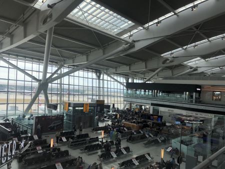 Κορωνοϊός – Βρετανία: Πτώση 73% της επιβατικής κίνησης στο Heathrow