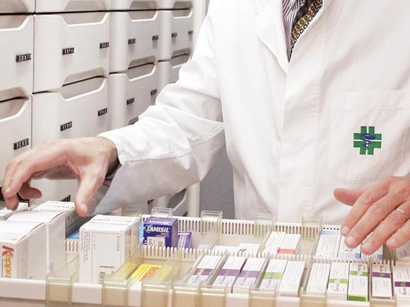 Διαμαρτυρία φαρμακοποιών: Προσβλητικός ο αποκλεισμός μας από τους εμβολιασμούς