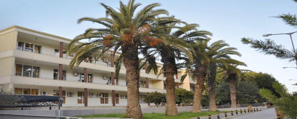 Με κάταγμα στο νοσοκομείο ο γιος του Γιώργου Παπανδρέου – Έπεσε σε κολώνα με το ΙΧ του