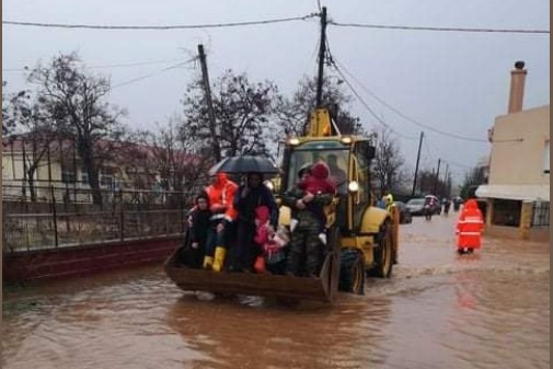 Έβρος: Πολλά τα προβλήματα από τις έντονες βροχοπτώσεις – Με μπουλντόζα απεγκλωβίστηκαν μαθητές | tovima.gr