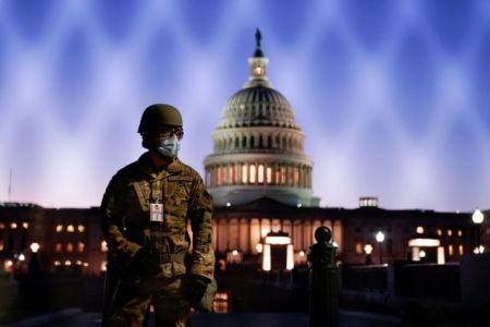 ΗΠΑ : Εντολή για βαρύ οπλισμό έλαβαν οι δυνάμεις της εθνοφρουράς