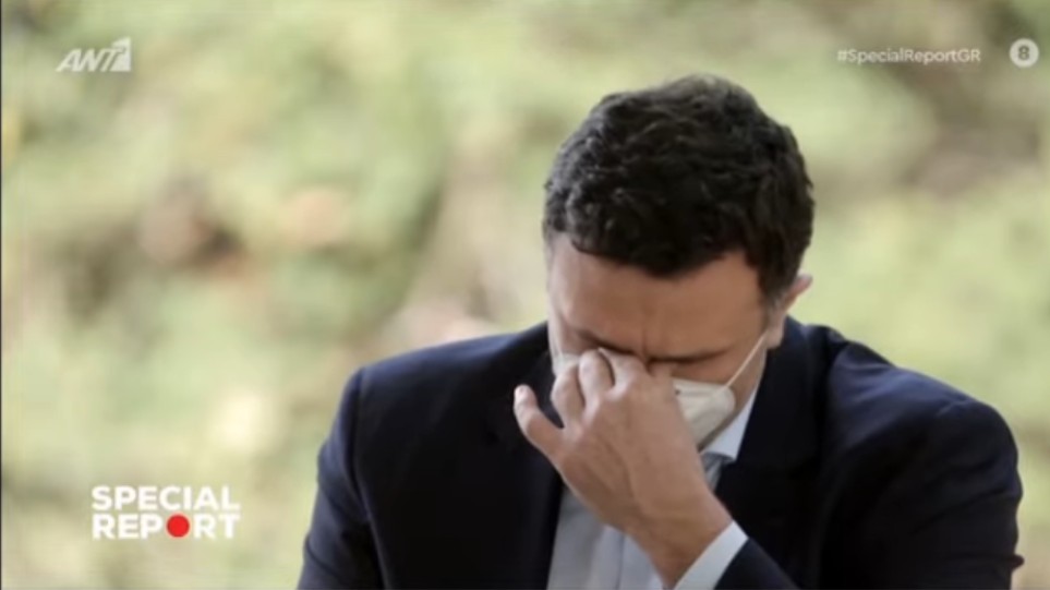 Οταν ο Βασίλης Κικίλιας «λυγίζει» on camera για τους υγειονομικούς