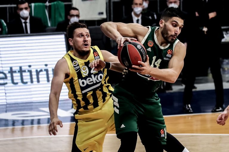 Εικόνα διαλυμένης ομάδας ο Παναθηναϊκός (100-74)